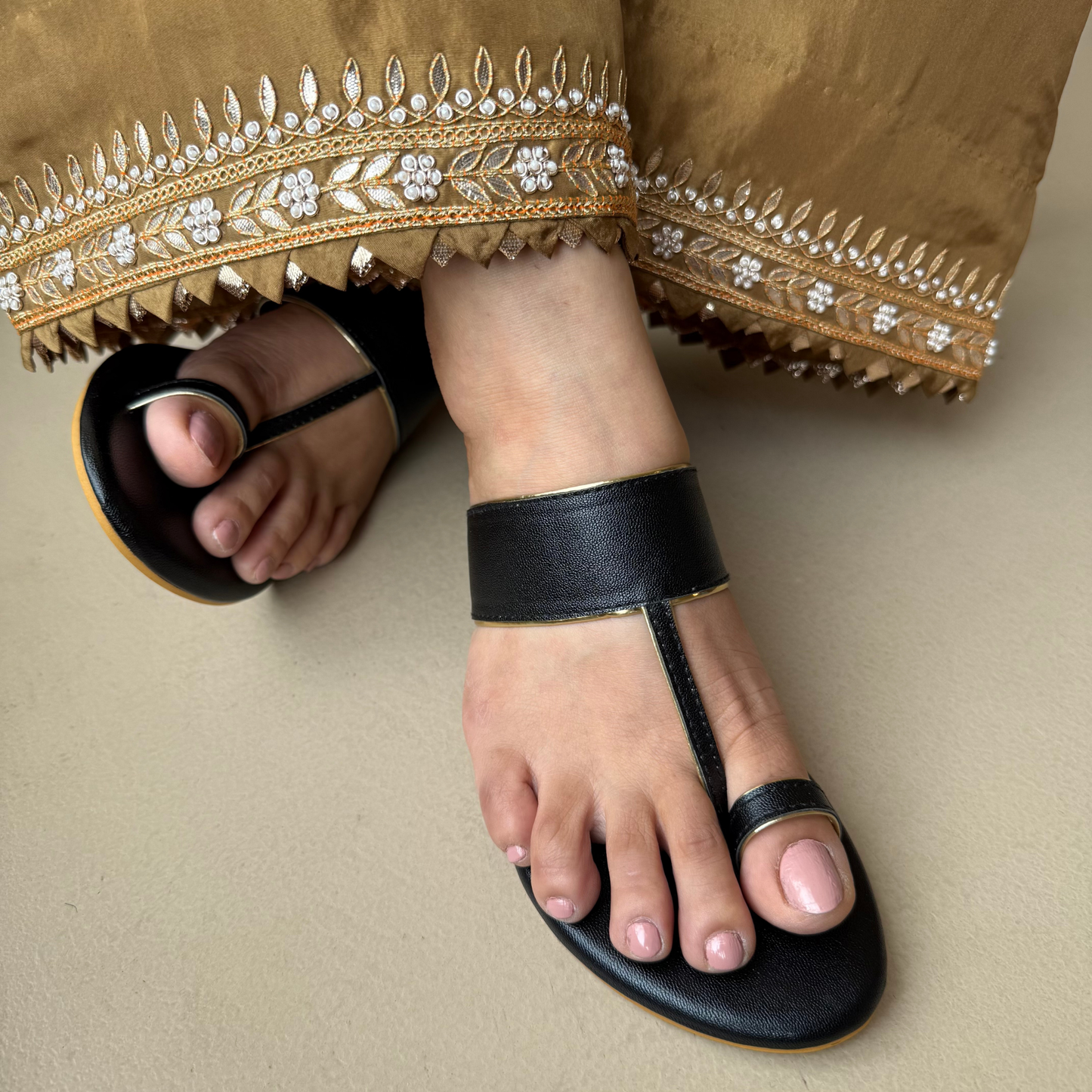 Black Suneri Box Heel