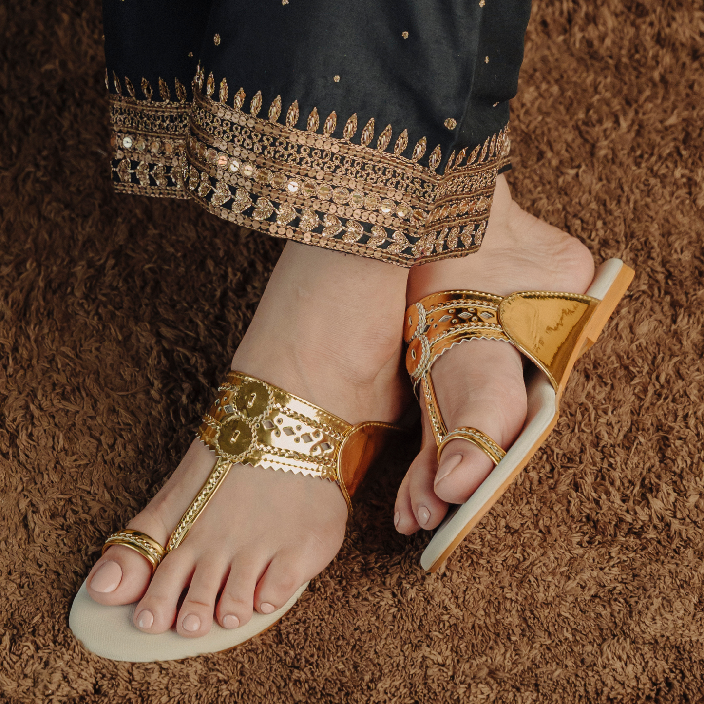 Bandhan White Gold Flats