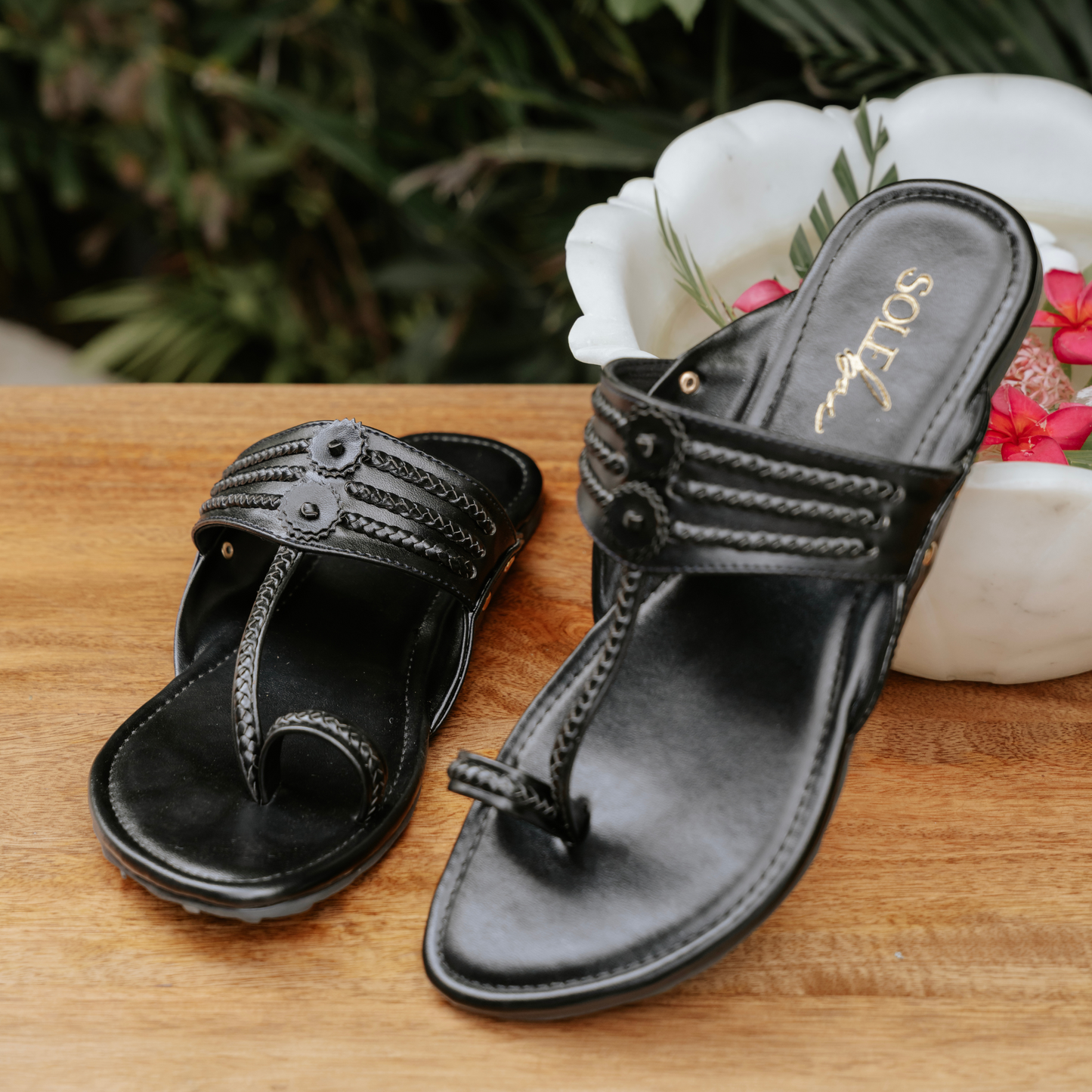 Veerang Black Flats